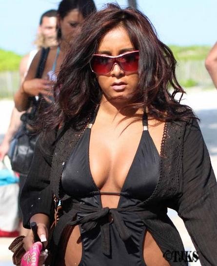 Snooki goes to the beach in a black bathing suit in Miami Beach Florida