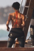 halle-berry-bikini-02 (8)