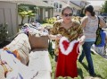 Nadya Suleman yard sale (3)